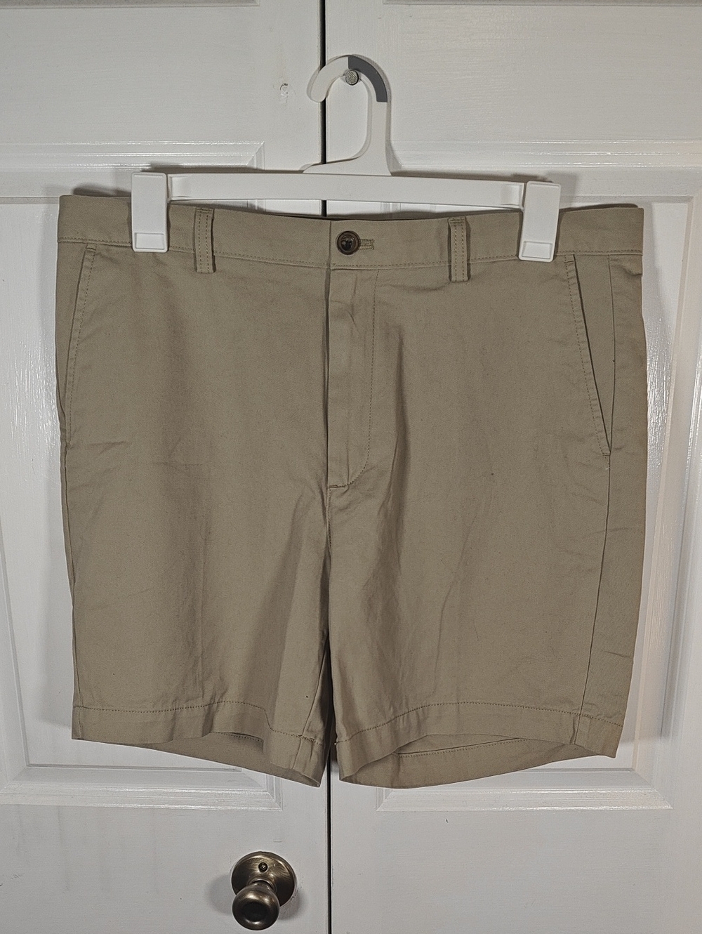 Amazon Essentials Mens Khaki Tan Flat Front Chino Shorts Size 36